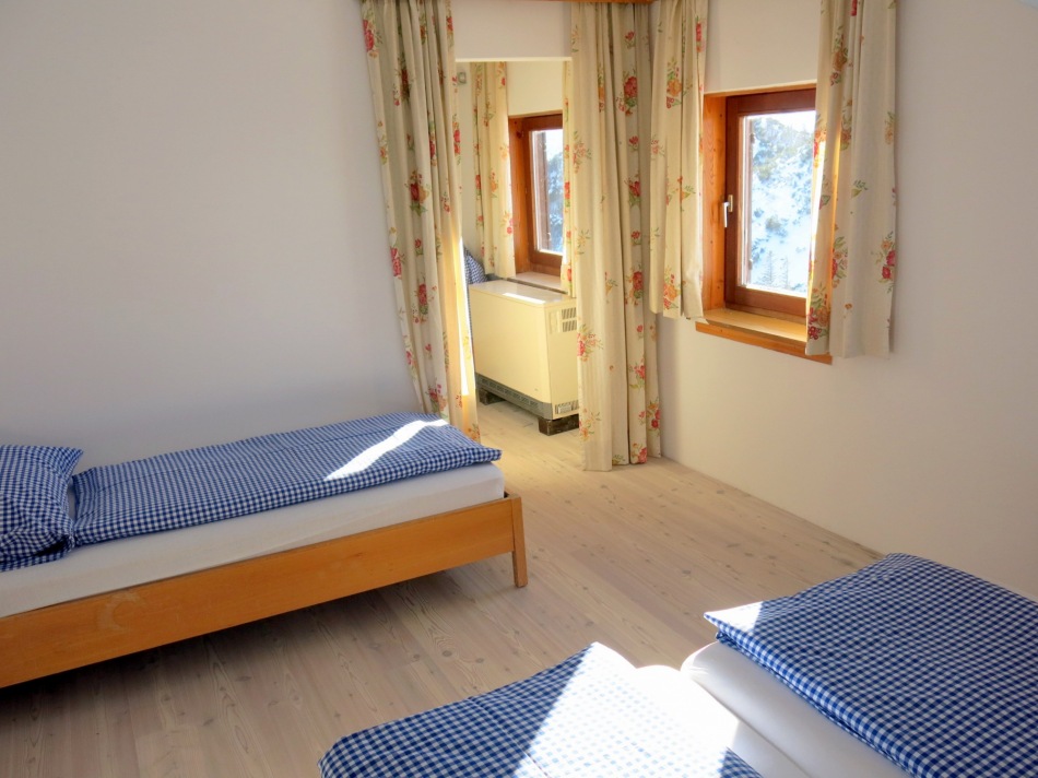 33 Betten stehen  in gemütlichen Doppel- und Mehrbettzimmern in der Kranabethhütte zur Verfügung.