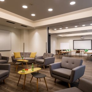 Moderner Meetingraum mit Lounge-Bereich, City Hotel Stockerau