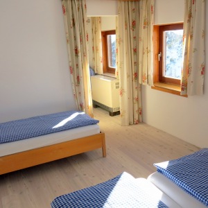 33 Betten stehen  in gemütlichen Doppel- und Mehrbettzimmern in der Kranabethhütte zur Verfügung.