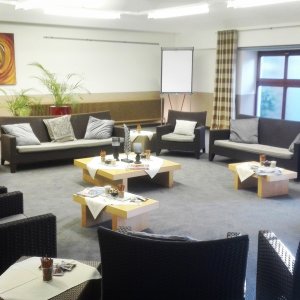 gemütliche Loungemöbel für entspannte Seminare - Maiers Oststeirischer Hof Söchau