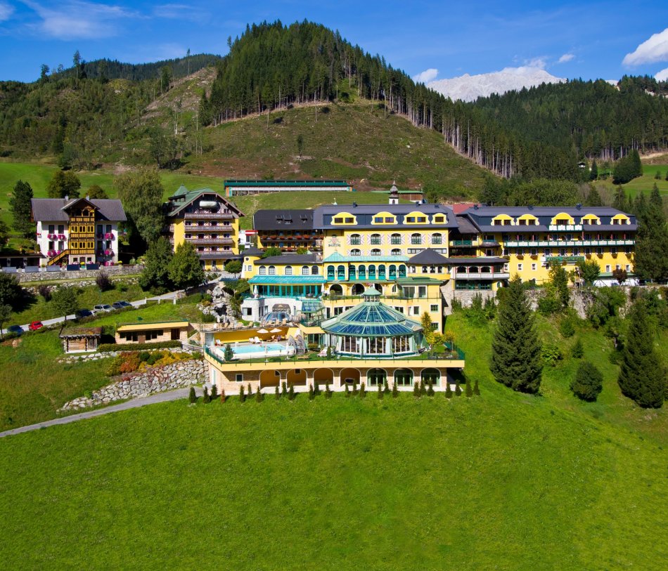 Hoteldorf mit typisch alpinen Stil & Charme - mitten in der Region Schladming-Dachstein.