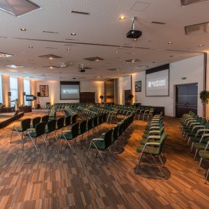 Moderne Seminarräume mit Top-Technik und Unterstützung durch Harry