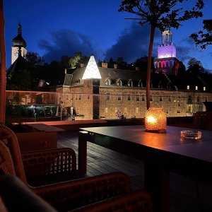 Köstliche Cocktails und Longdrinks genießt man am besten im neuen Schlossgarten.
