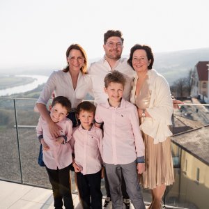 Familie Schachner auf der neuen Dachterrasse