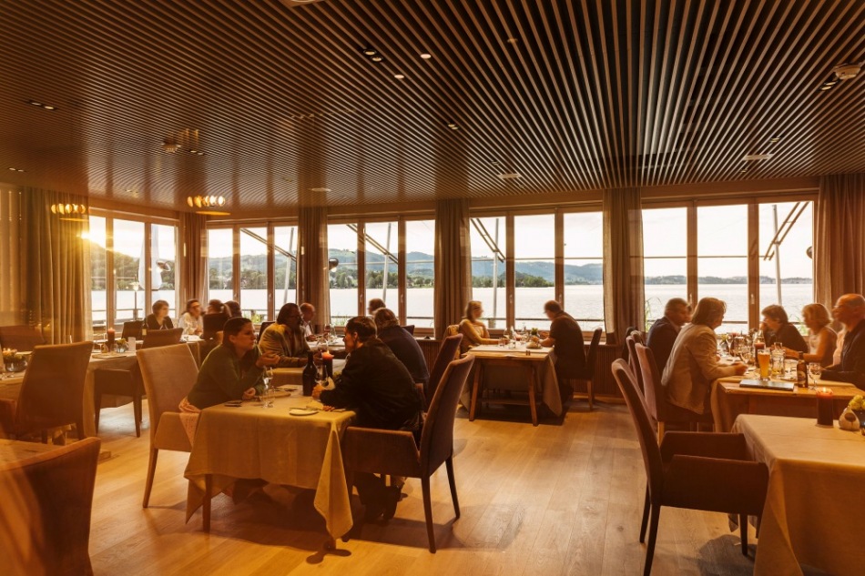 Restaurant Bootshaus auf der Veranstaltungshalbinsel Traunkirchen